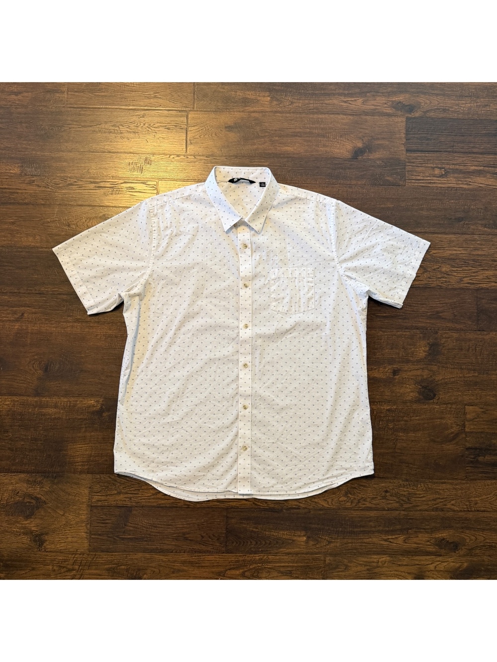 TravisMathew Men's XXL White Short-Sleeve Button-Up Shirt with Geometric Print